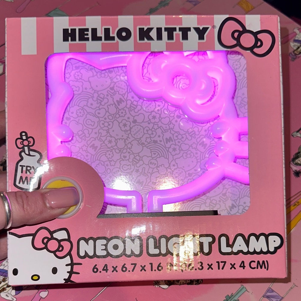 BNWT Hello Kitty Pink Neon Light is amazing it literally lights up a dark room.